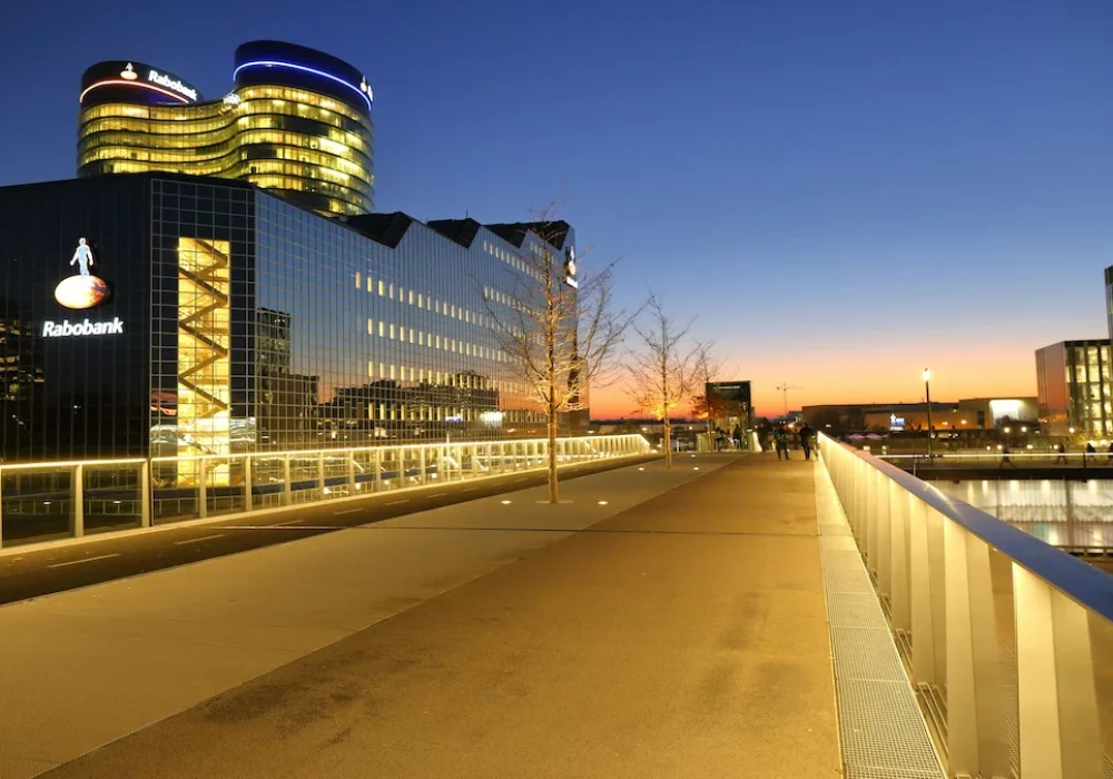 neos-smart-city-night-boulevard Energy monitoring dashboard with real-time data